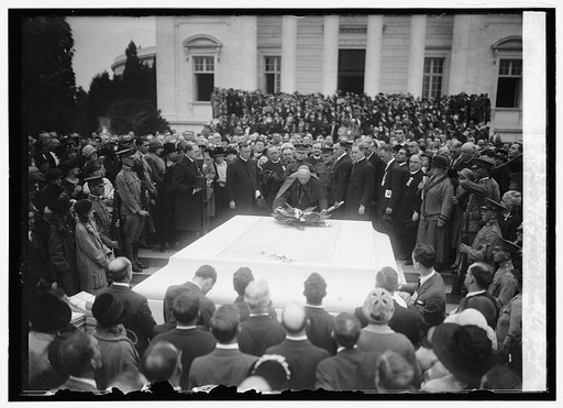Cardinal O'Connell laying wreath at Tomb of Unknown Soldier, [Arlington, Va.], 9/19/24
