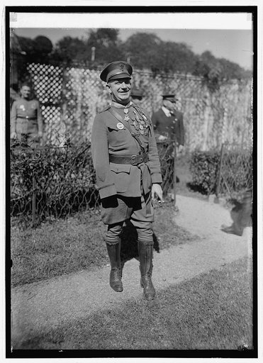 Lt. Dan R. Edward at White House, [Washington, D.C., 10/3/24