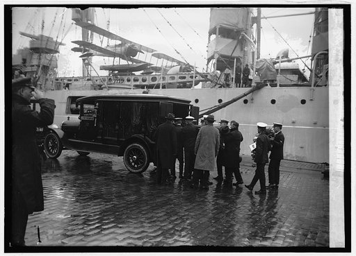 Arrival of body of Maj. Imbrie at Wash. Navy Yard, [9/29/24
