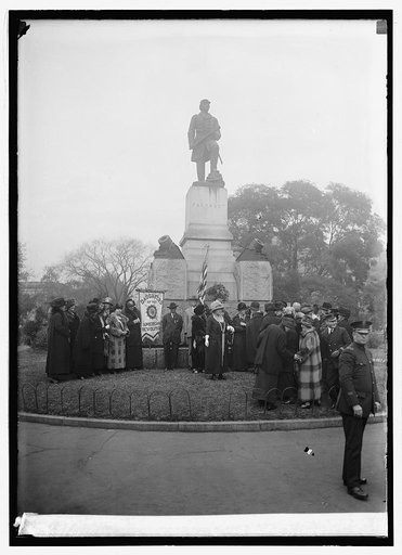 Decoration of Farragut statue by Dau. of Amer. Rev., Navy Day, 10/27/24
