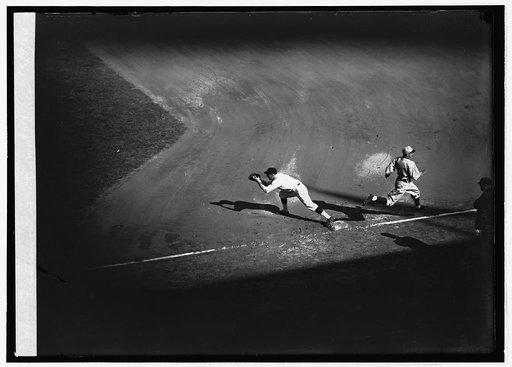 Linstrom out at 1st., World Series, 10/9/24