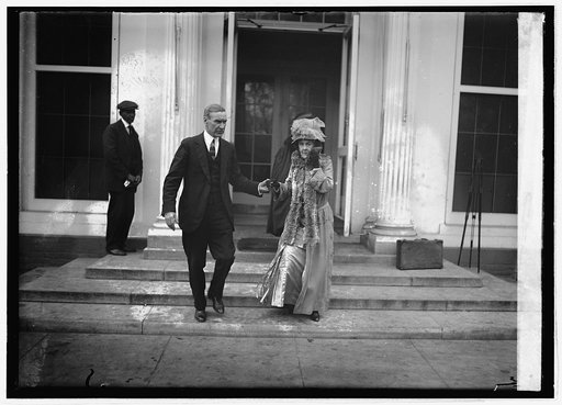 Mrs. George Dewey & Ike [...