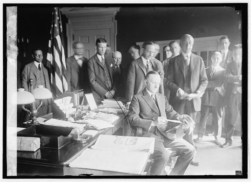 Pres. Coolidge with [newspaper men?], [11/24