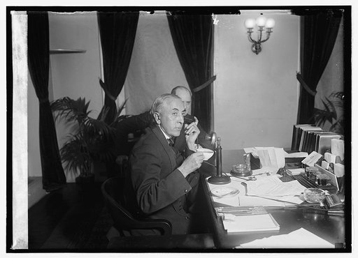 C.B. Slemp getting [election returns], [11/24