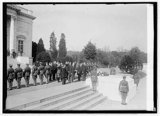 Gen. P.E. Calles at tomb of [Unknown] soldier, [11/24