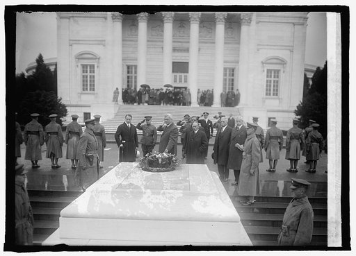 Senor Gerardo Machado at Tomb of the Unknown Soldier, [Arlington, Virginia], 4/17/25
