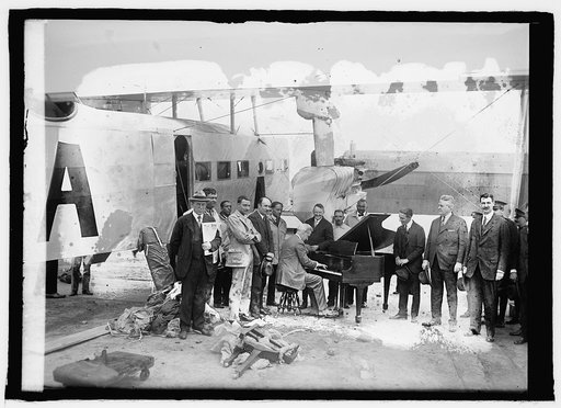 Pianos arrive by airplane at Bolling Field, Washington, D.C., [4/23/25