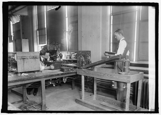 Testing amount of stretch in metals at Bu. of Standards