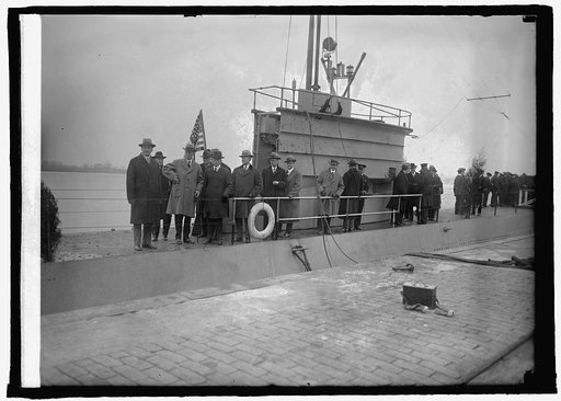 Wilbur and House Naval Affairs inspect sub T-3 at Navy Yard, 12/30/25