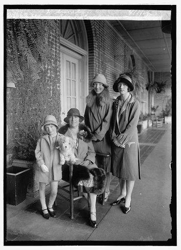 Ethna, Pearl, Cecil & Mrs. Timothy A. Smiddy, 4/1/26