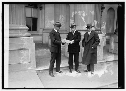 Sen. Wadsworth, Dawes, David Lynn with stone for N.Y. skyscraper, 4/15/26