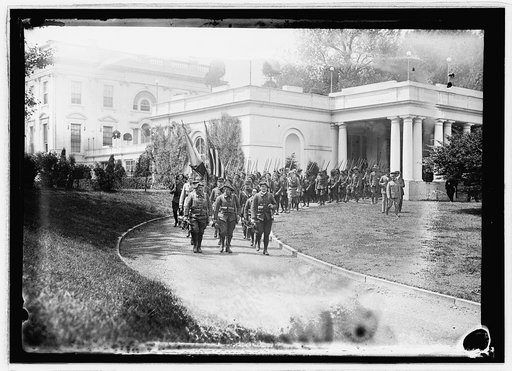 French Blue Devils at White House, [Washington, D.C.], May 12, 1915