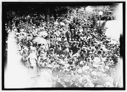 Crowd at Barry statue unveiling, 1917?