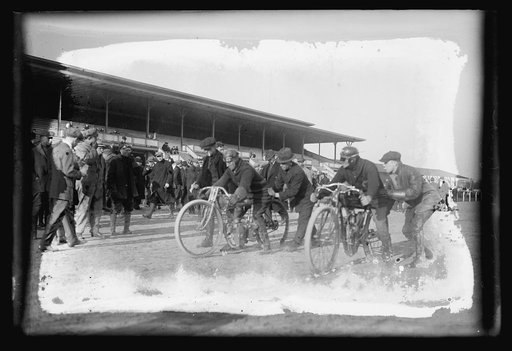Motor cycle races, Laurel, Md., Nov. 25, 1915