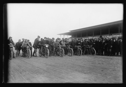 Motor cycle races, Laurel, Md., Nov. 25, 1915