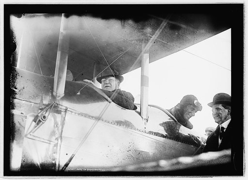 Congressman O.D. Bleakley arriving in Wash., D.C., in an aeroplane, Nov. 1916