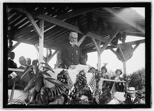 Gen. Washington Gardner, Commander-in-Chief G.A.R. at unveiling of confederate monument, Arlington Cemetery, [Va.], June 4, 1914