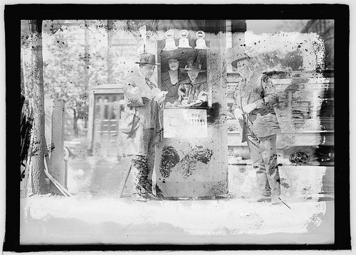 Buying Liberty Loan bonds, 3rd loan, 1918