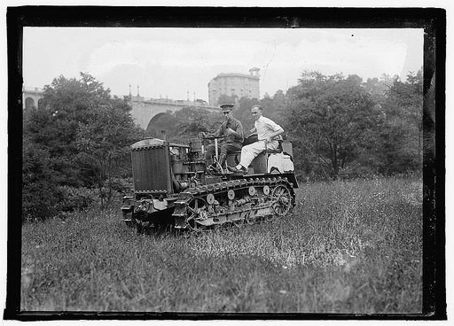 Artillery tractor, Sec. of War Baker, July 1918