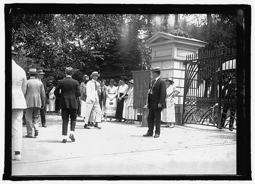 Suffragettes at White House gate, [Washington, D.C.], 1917