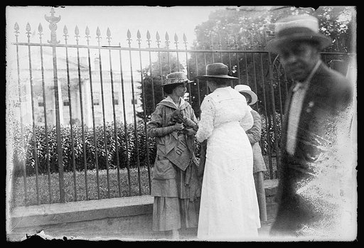 Suffragettes at White House, [Washington, D.C.], 1917