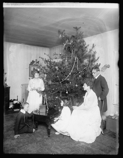 Baker Christmas tree, [1919