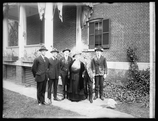 Daniels family group, [1919