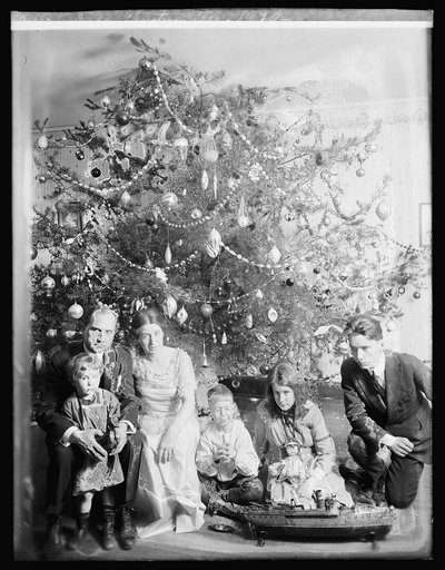 Dickey Christmas tree, 1929, [i.e., 1919?