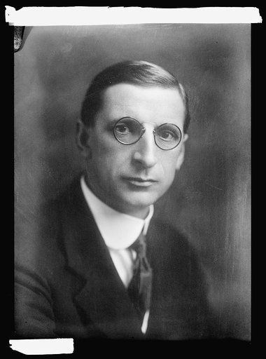 Irish Nat. Bureau, De Valera