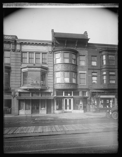 Lanza Motors Co., exterior