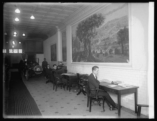 Lanza Motors Co., interior