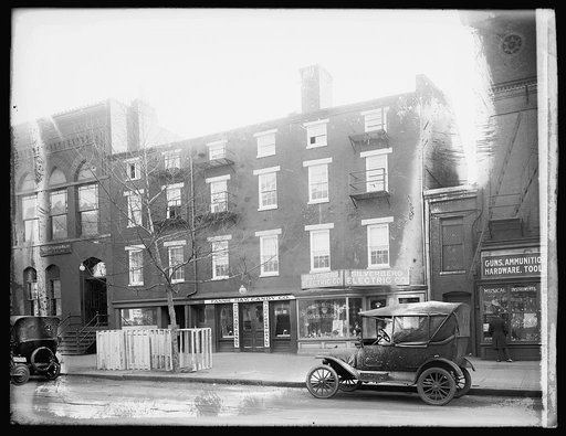 Fannie May Candy Co., Inc., exterior