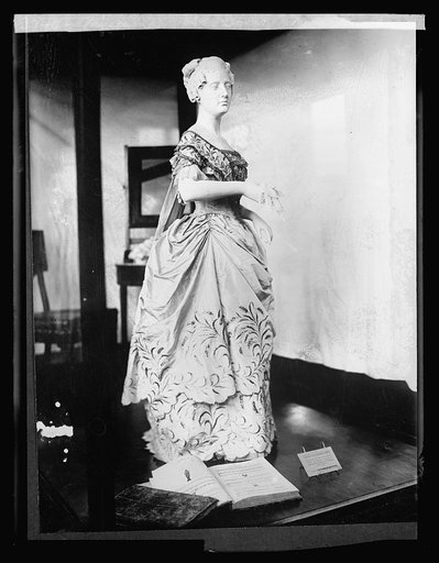 Museum, old gowns, Marie Monroe