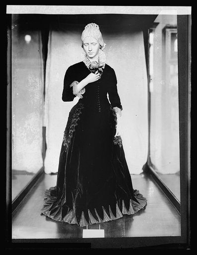 Old gowns, museum, Mrs. Hayes