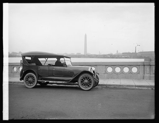 Oldsmobile Sales Co., speedway, [Washington monument in background