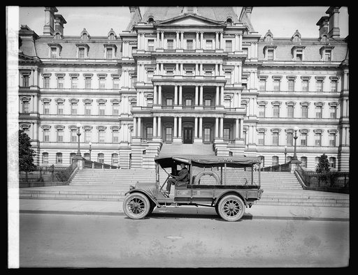 Oldsmobile Sales Co., State War & Navy truck