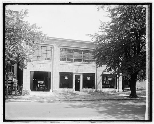 Wayne Smith Auto Co., front