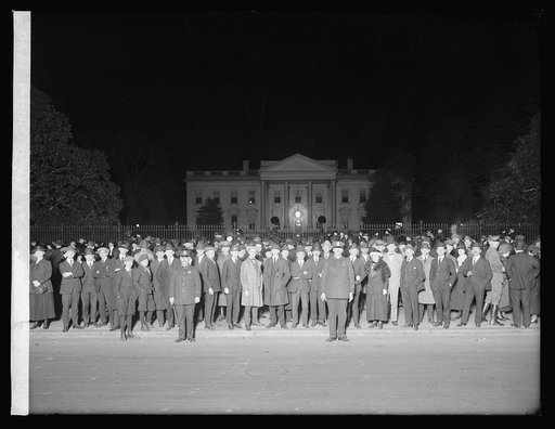 Election crowd at White House, [Washington, D.C.], 1920