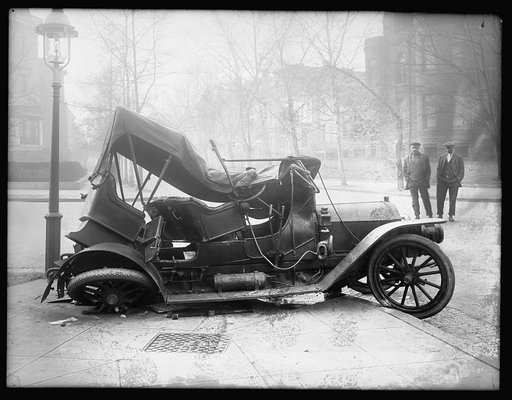 Auto wreck, Mass. Ave., Wash., D.C., c1917