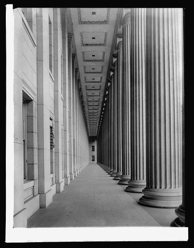 Treas., [Washington, D.C.] East Portico colonnades are 341 ft. in length, [1914