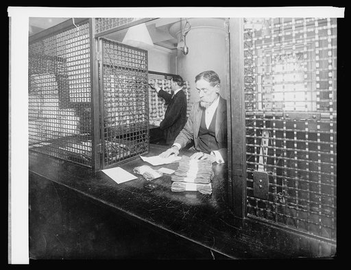 Ofc. of U.S. Treasuer, Redemption Div. receiving teller cage, [1914