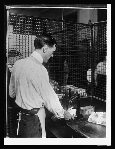 Treasury Dept. Ofc. of U.S. Treasuer, Redemption Agency: first step in distruction of national bank notes. Lower corner of each end being cut off, [1914