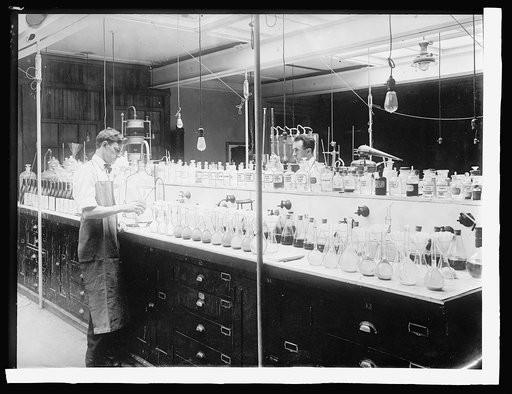 Treasury Dept. Chemical laboratory of the Internal Revenue Bureau where seizures of opiates are tested, [1914