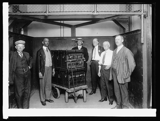 Treasury Dept. Money lift: all money us carried in and out on this lift, [1914
