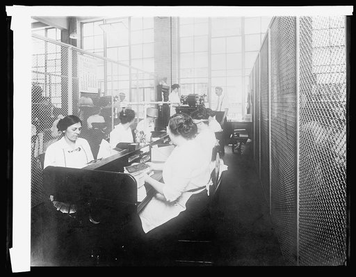 Bureau Ptg. & Eng., counting of finished notes, numbering and sealing division, [1914