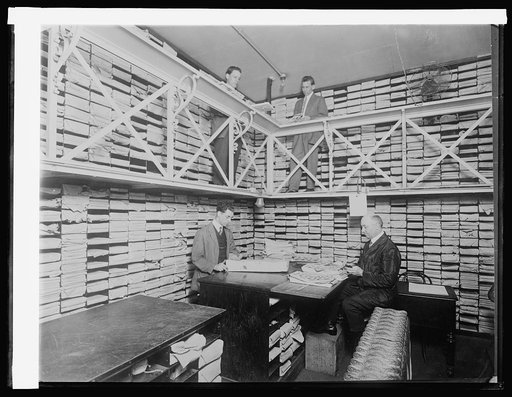 Treasury Dept. Ofc. Of Comptroller of Currency, vault #10 where national bank notes ready for circulation are stored. In vault when picture was made $250,000,000, [1914