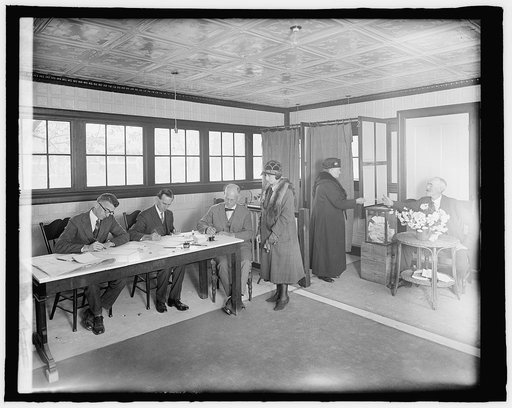 De Lux election building and voting booth, Lanham, Md., [11/4/24