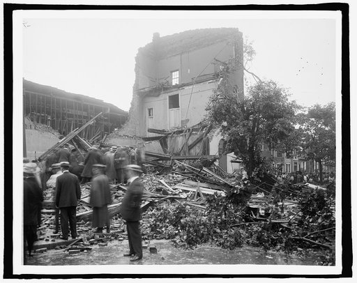 Saul [Building], Same bldg., 7 & L, NW, [Washington, D.C.], storm, July 30, 1913