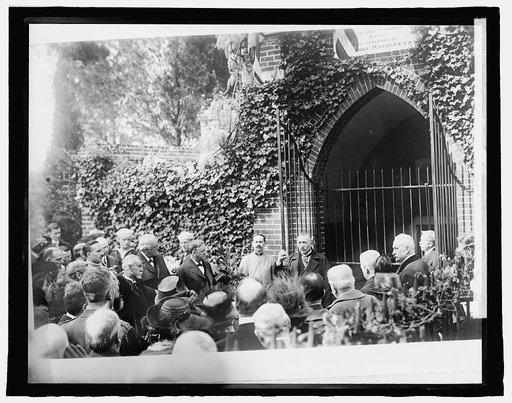 Italian Commission at Mt. Vernon, [Virginia]; speaking, 1917