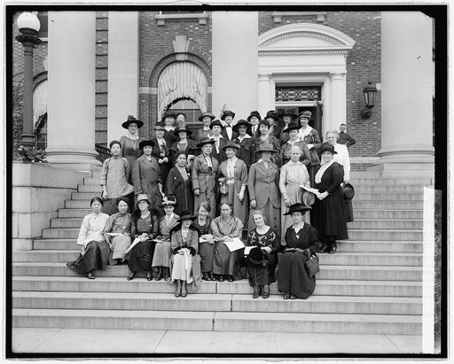 Group of women doctors at Walter Reed Hospt., [Washington, D.C.], Oct. 17, [19]19